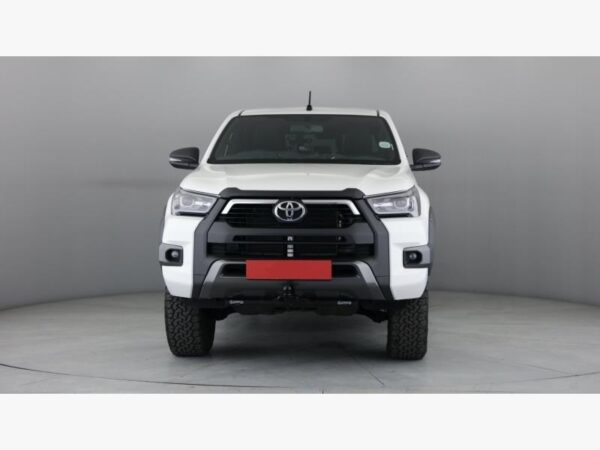 White 2023 Toyota Hilux 4.0 V6 Double Cab 4x4 Legend